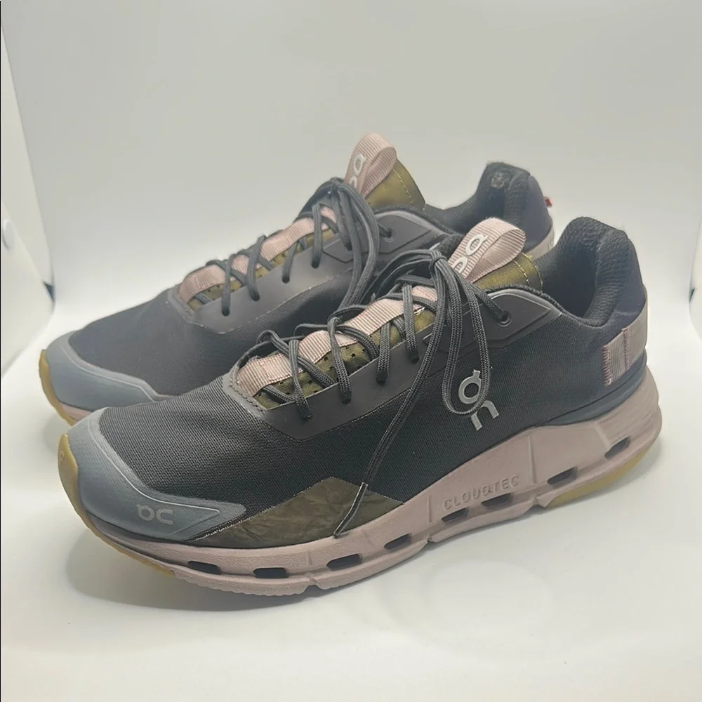 On Running Black and Green Athletic Shoes Streamlined Design